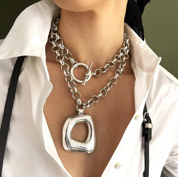 Women's Chunky Hollow Square Pendant Necklace | Gold Retro Geometry Toggle Chain