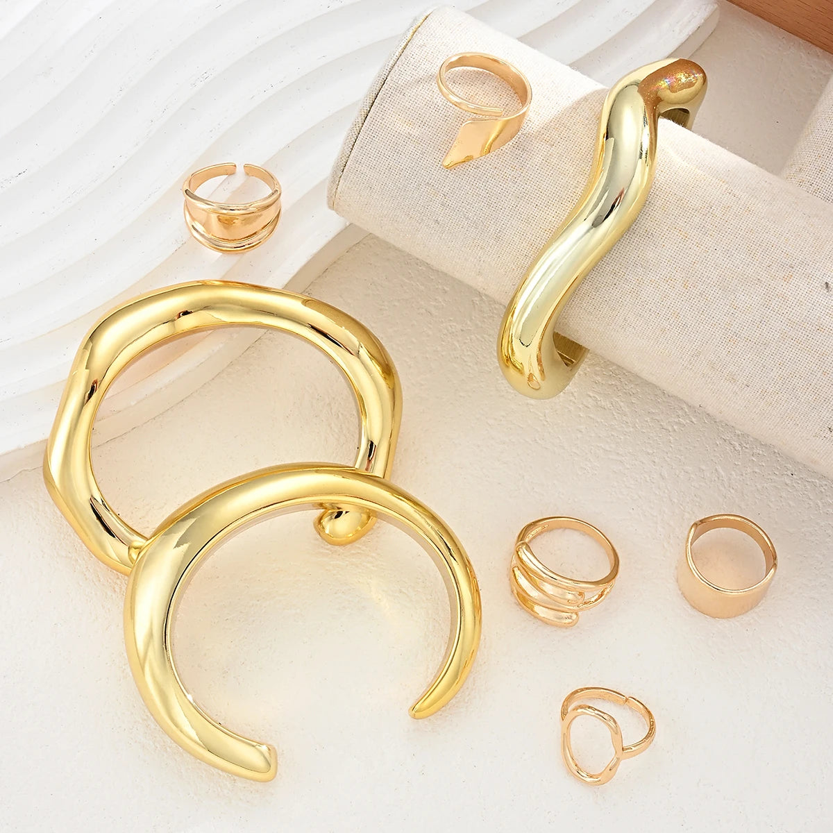 8 Pcs Vintage Chunky Gold Plated Jewelry Set for Women Geometric Stack Bangle Bracelets and Ring Set Statement Jewelry Gift 2026