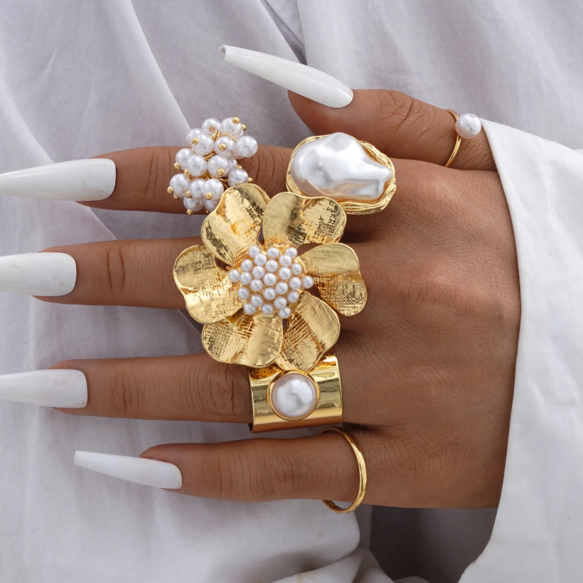 Vintage Gold Ring Set – 8-Piece Bohemian Flower, Shell & Geometric Design