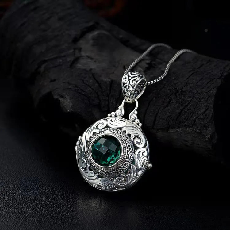 Vintage-Style Green Locket Pendant – Silver Tone