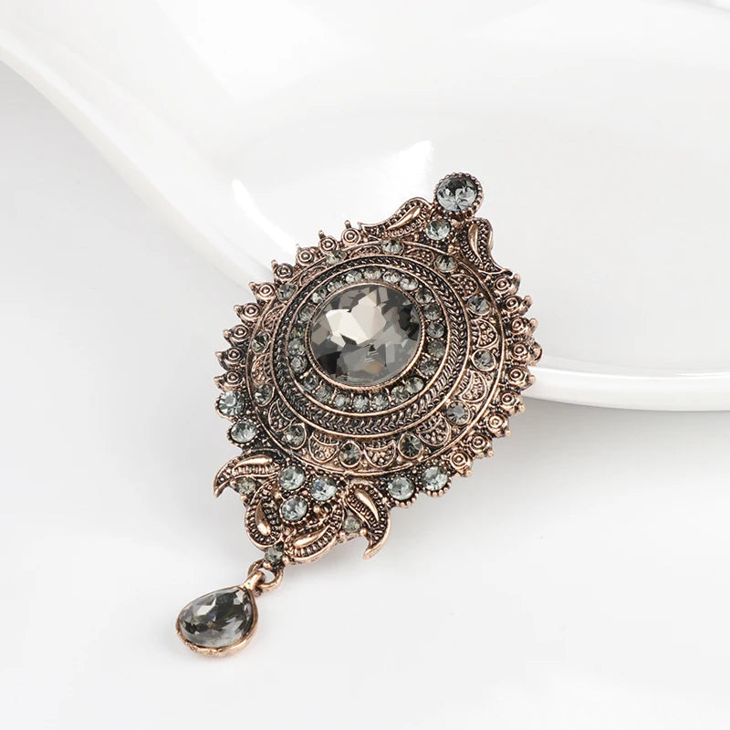 Bohemia Gray Crystal Flower Brooch Pins Metal Scarf Clothing Christmas Gift Banquet Vintage Wedding Accessories 219 New