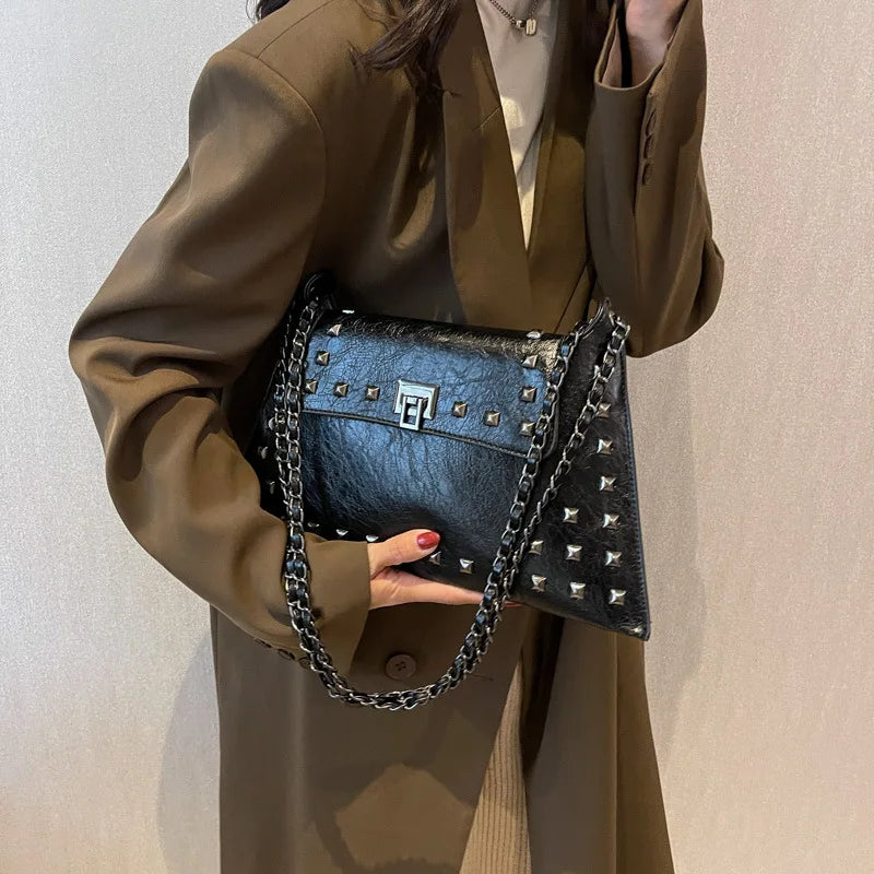 Women's Luxury Designer PU Leather Crossbody Bag Zipper Closure Chain Strap Retro Rivet Messenger Hobo Purse Daily Use