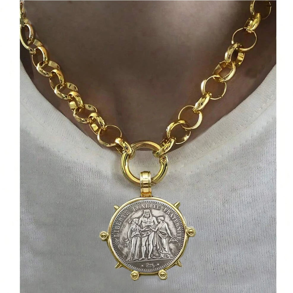Hyperbole Gothic Cuban Chunky Necklace for Women Vintage Queen Coin Pendant Necklace Statement Hip hop Jewelry