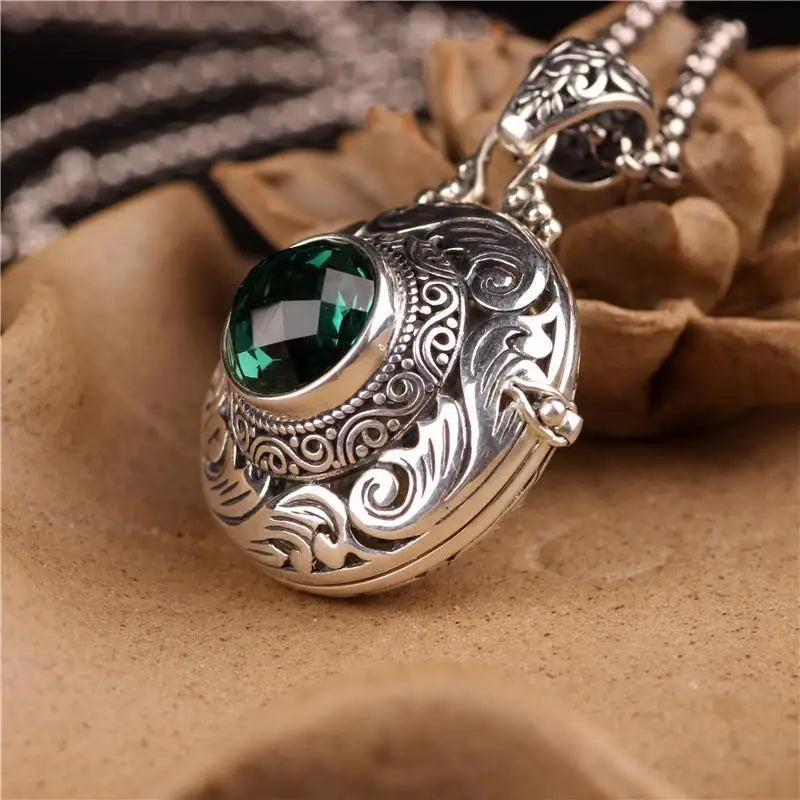 Vintage-Style Green Locket Pendant – Silver Tone