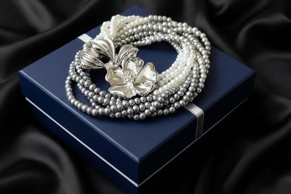 Necklace Flower diamond buckle Clavicle multi-layer pearl gradient gray