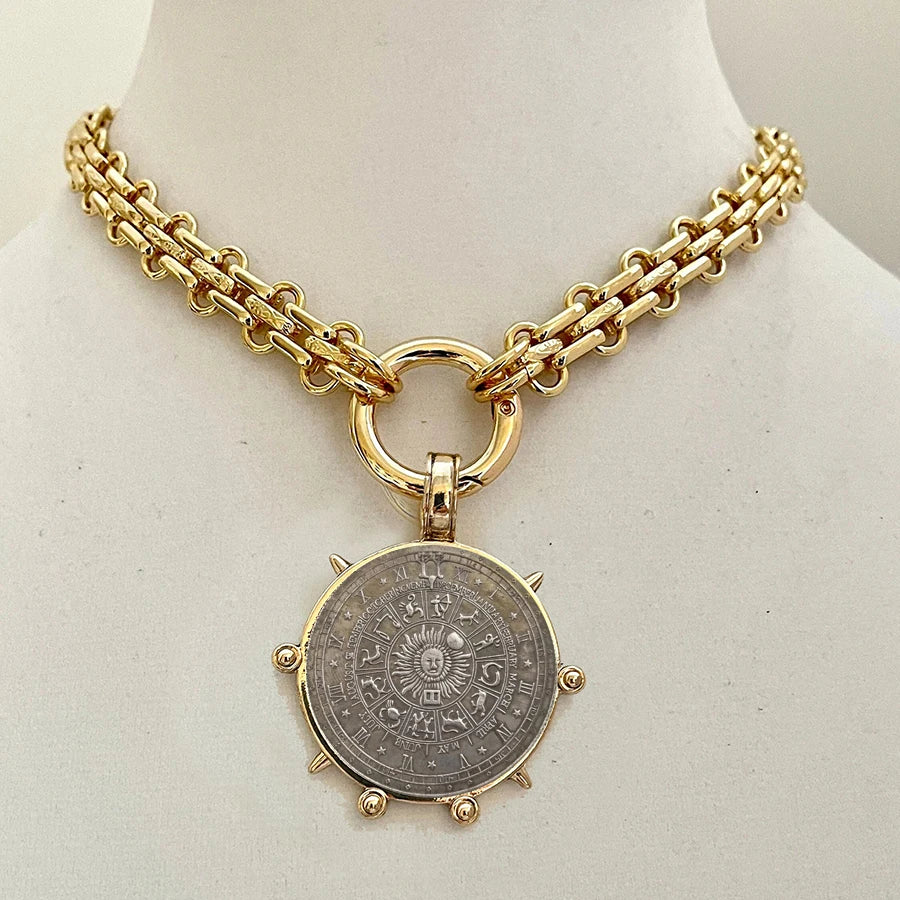 Hyperbole Gothic Cuban Chunky Necklace for Women Vintage Queen Coin Pendant Necklace Statement Hip hop Jewelry