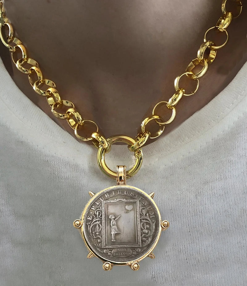 Hyperbole Gothic Cuban Chunky Necklace for Women Vintage Queen Coin Pendant Necklace Statement Hip hop Jewelry