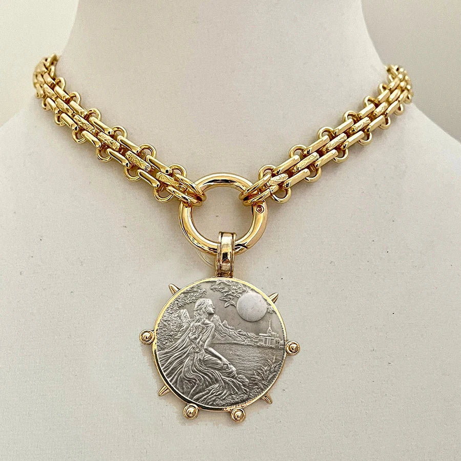 Hyperbole Gothic Cuban Chunky Necklace for Women Vintage Queen Coin Pendant Necklace Statement Hip hop Jewelry