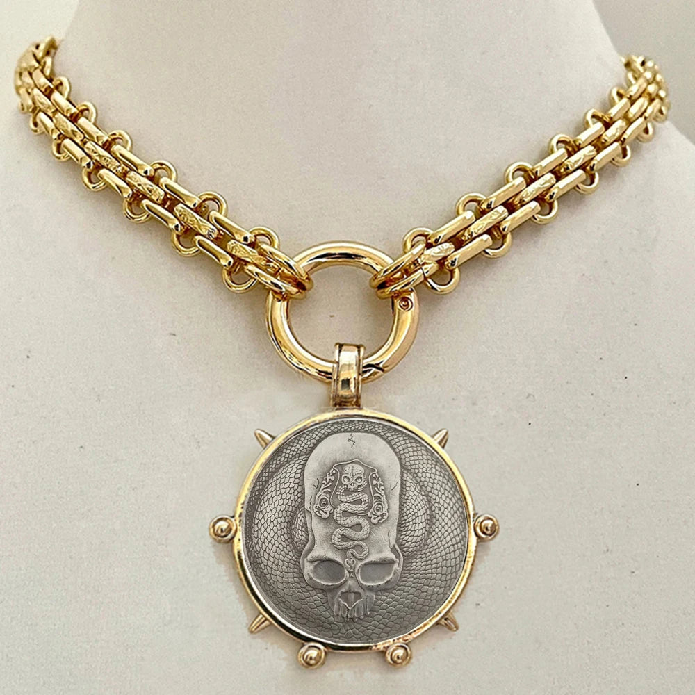 Hyperbole Gothic Cuban Chunky Necklace for Women Vintage Queen Coin Pendant Necklace Statement Hip hop Jewelry