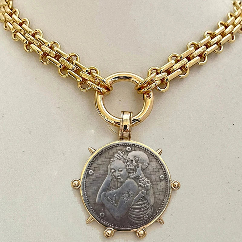 Hyperbole Gothic Cuban Chunky Necklace for Women Vintage Queen Coin Pendant Necklace Statement Hip hop Jewelry