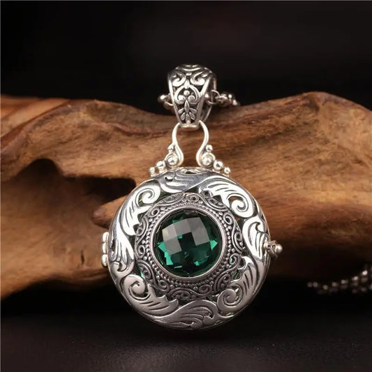 Vintage-Style Green Locket Pendant – Silver Tone