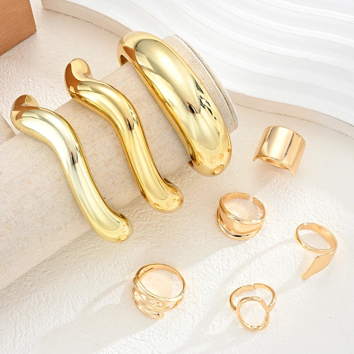 8 Pcs Vintage Chunky Gold Plated Jewelry Set for Women Geometric Stack Bangle Bracelets and Ring Set Statement Jewelry Gift 2026