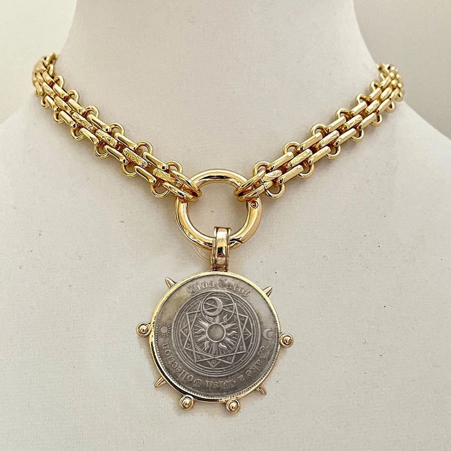 Hyperbole Gothic Cuban Chunky Necklace for Women Vintage Queen Coin Pendant Necklace Statement Hip hop Jewelry