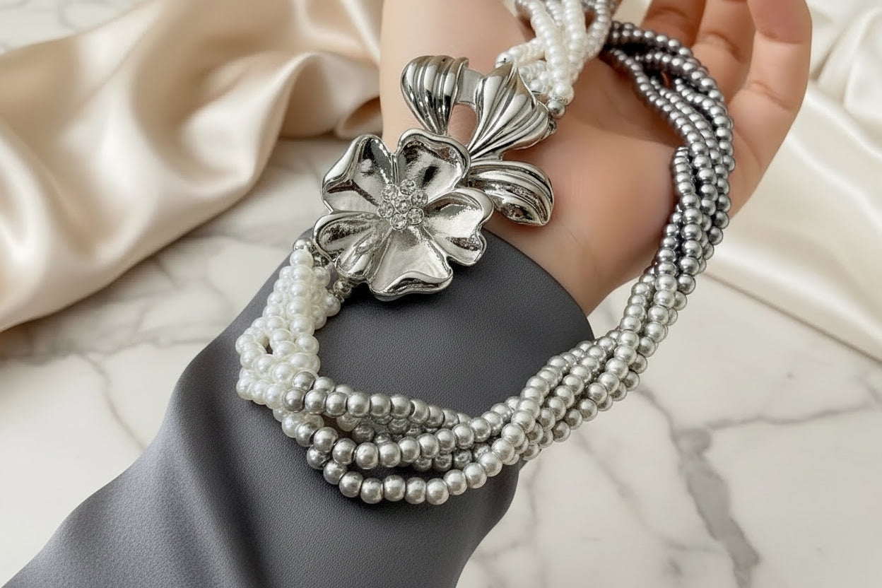 Necklace Flower diamond buckle Clavicle multi-layer pearl gradient gray
