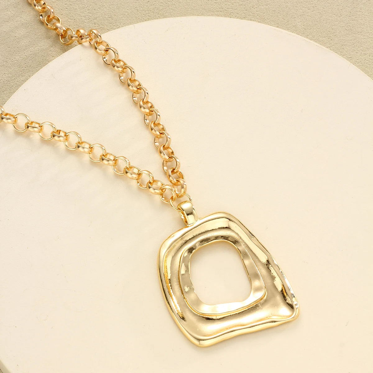Women's Chunky Hollow Square Pendant Necklace | Gold Retro Geometry Toggle Chain