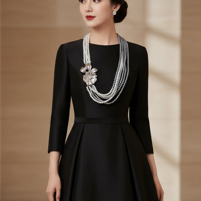 Necklace Flower diamond buckle Clavicle multi-layer pearl gradient gray