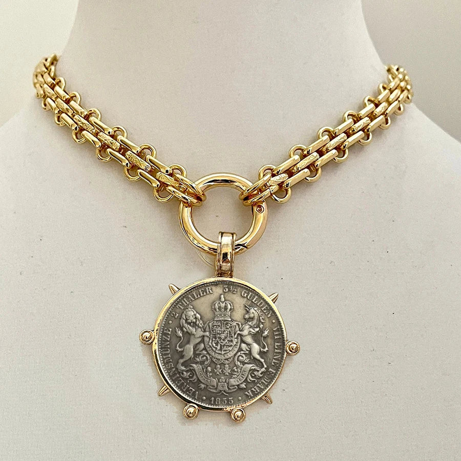 Hyperbole Gothic Cuban Chunky Necklace for Women Vintage Queen Coin Pendant Necklace Statement Hip hop Jewelry