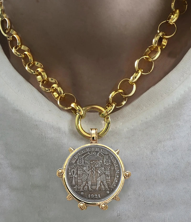 Hyperbole Gothic Cuban Chunky Necklace for Women Vintage Queen Coin Pendant Necklace Statement Hip hop Jewelry